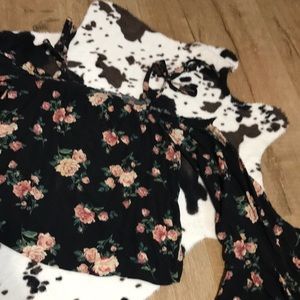 Off shoulder bell sleeve top